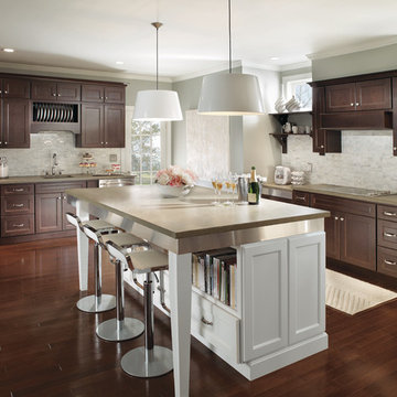 Homecrest Cabinetry: Two-Tone Kitchen