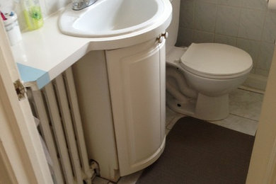 Inspiration for a modern bathroom remodel in Toronto