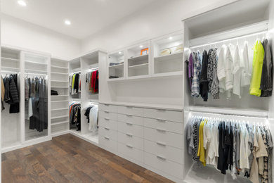 Design ideas for a modern storage and wardrobe in Tampa.