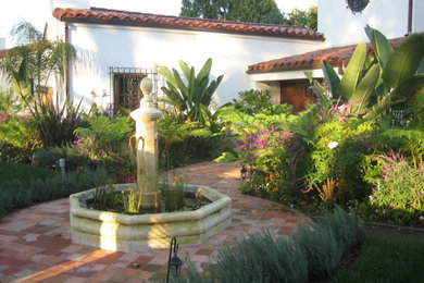Inspiration for a landscaping in Los Angeles.