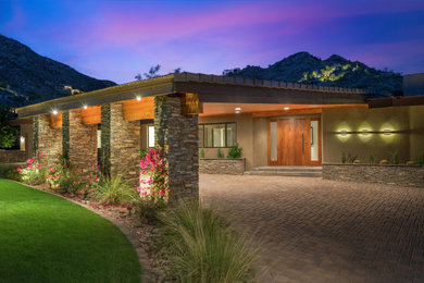 This is an example of a modern house exterior in Phoenix.
