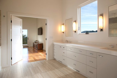 Inspiration for a contemporary bathroom remodel in San Francisco