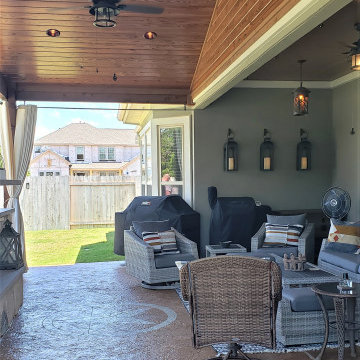 Round Rock TX Covered Patio with Lone Star Integrated into Floor