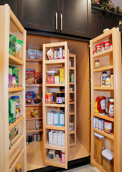 Traditional Kitchen by DWR Construction (Doing What's Right Construction)