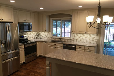 Elegant kitchen photo in St Louis