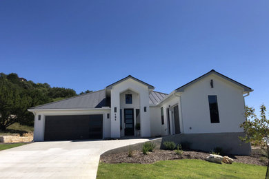 Example of an exterior home design in Dallas