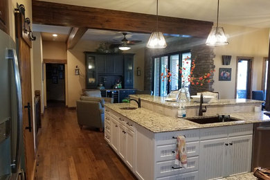 Mountain style family room photo in Wichita