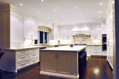 Example of a trendy kitchen design in Toronto