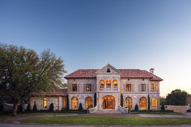 Transitional exterior home photo in Dallas
