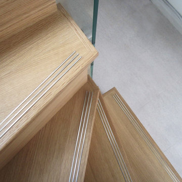 Oak veneer, structural glass and stainless steel continuous handrail