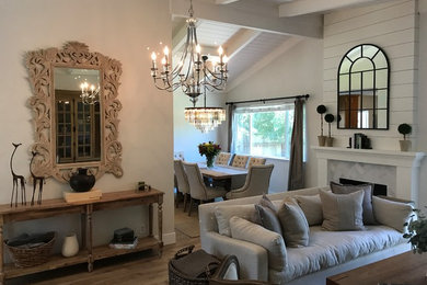 Example of a transitional living room design in San Francisco