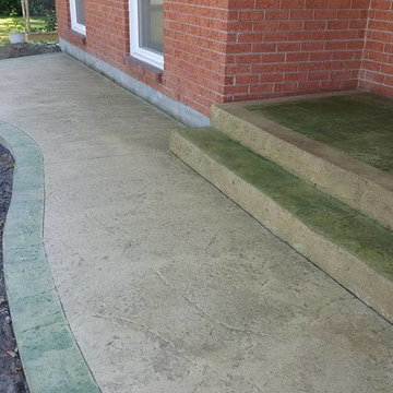 Stamped driveway with borders