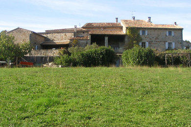 Tuscan exterior home photo in Los Angeles
