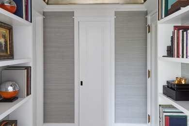 Example of a transitional home design design in Chicago