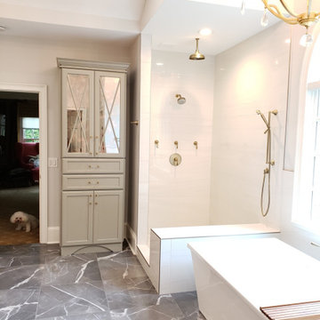 Luxury Bath with Discerning Detailing