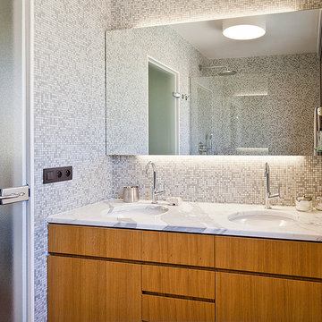 Salle de bain contemporaine d'un appartement parisien