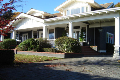 Inspiration for a craftsman home design remodel in Vancouver