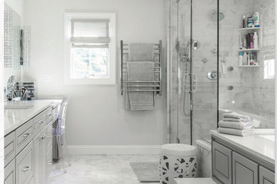 Mid-century modern bathroom photo in Nashville