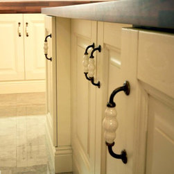 Traditional solid ash painted kitchen - Products