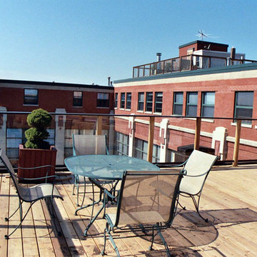 Chicago deck with glass railing