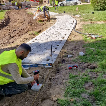 Pavage en Pavé Parisien – Un Chemin d’Élégance pour un Château en Île-de-France