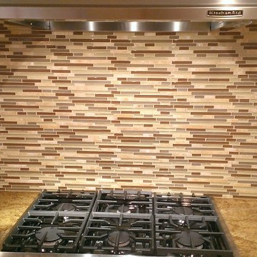 KITCHEN BACKSPLASH - Linear Glass / Marble Mosaic