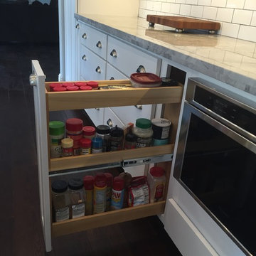 Pull out Spice rack