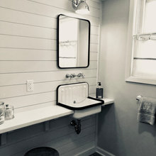 532 Bathroom #1 (main floor)