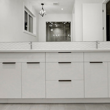 2627 Lionel Cres