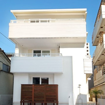 イメージは「ビーチコテージ」美しさと機能性を叶えた輸入キッチン