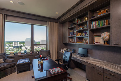 Example of a home office design in Houston