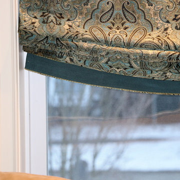 Cordless relaxed roman shade with banding