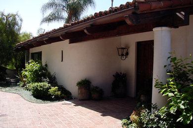 Example of a tuscan exterior home design in Los Angeles