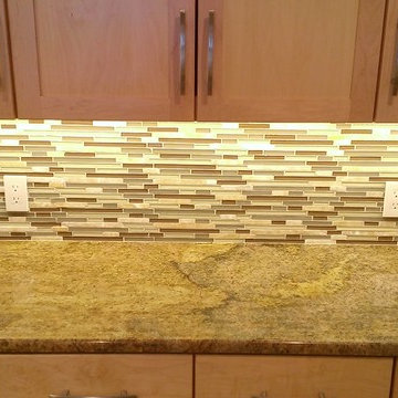 KITCHEN BACKSPLASH - Linear Glass / Marble Mosaic