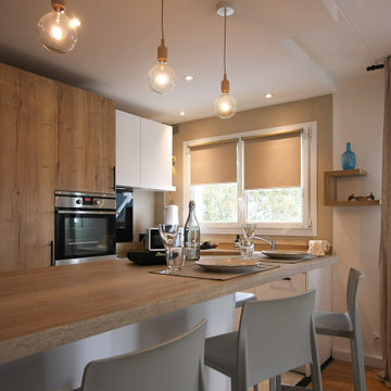 Style Ethnic chic pour la rénovation d'un appartement avec conception de cuisine