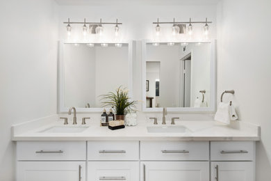 Minimalist bathroom photo