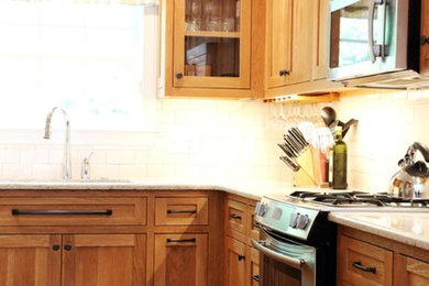 Kitchen - traditional kitchen idea in Atlanta