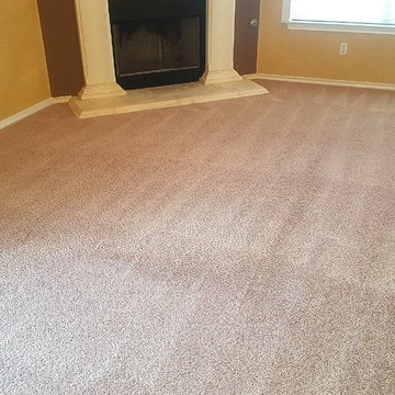 Lakeway home for rent- carpet looks new again!