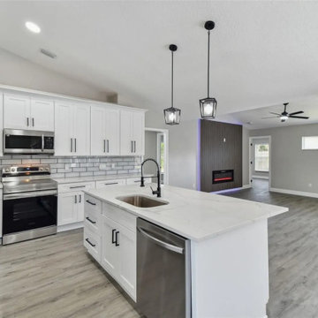Modern Warmth: White Shaker Kitchen in Orlando