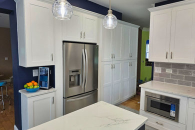 Large kitchen photo in Chicago
