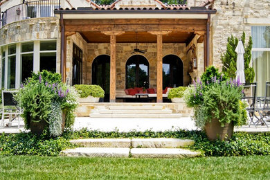 Inspiration for a timeless patio remodel in Atlanta