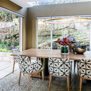 На фото: класса люкс большие гостиные-столовые в стиле современная классика с полом из известняка, бежевым полом и зелеными стенами