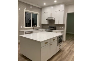 Inspiration for a mid-sized country brown floor eat-in kitchen remodel in Sacramento with quartz countertops, gray backsplash, subway tile backsplash, an island and white countertops