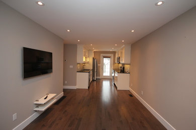 Inspiration for a contemporary living room remodel in Toronto