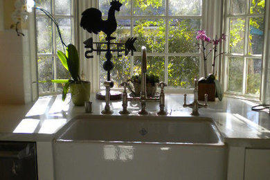 Example of a kitchen design in Los Angeles