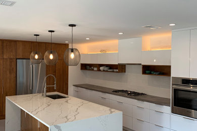 Example of a kitchen design in Dallas