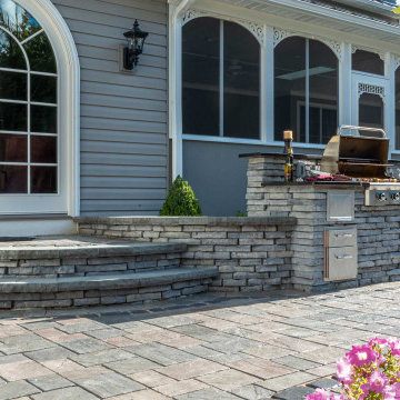 Rivercrest Grill Island - Steps & Grill Island