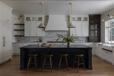 Inspiration for a transitional kitchen in Sacramento.