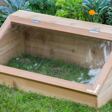 Temperature-reactive Cedar Cold Frame