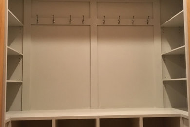 Entryway - traditional entryway idea in Chicago